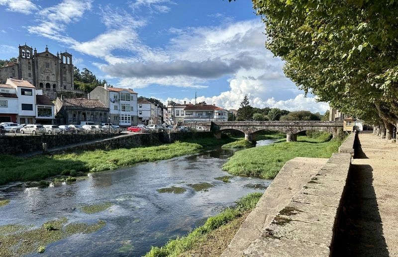 Ponte de Santiago / Puente Santiago / Saint Jame�s Bridge - view from east bank image. Click for full size.