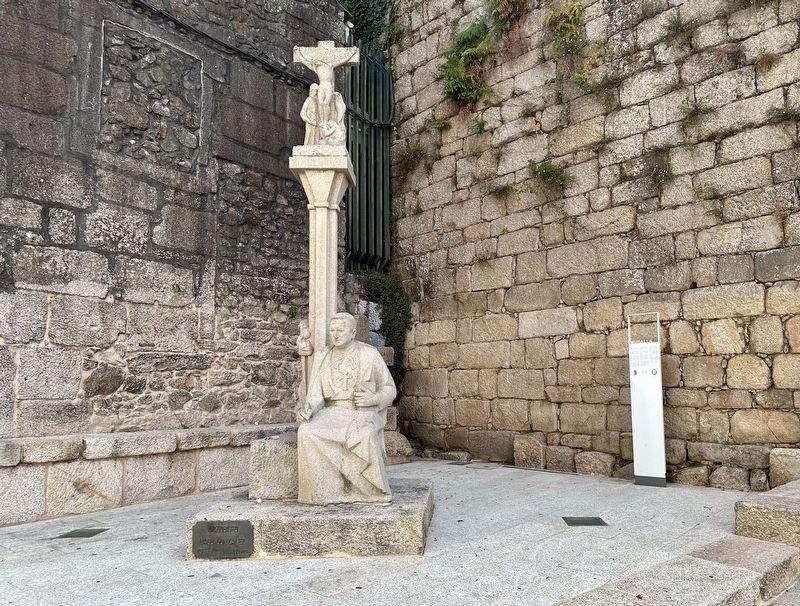 Muralla / City Wall Marker and sculpture image. Click for full size.