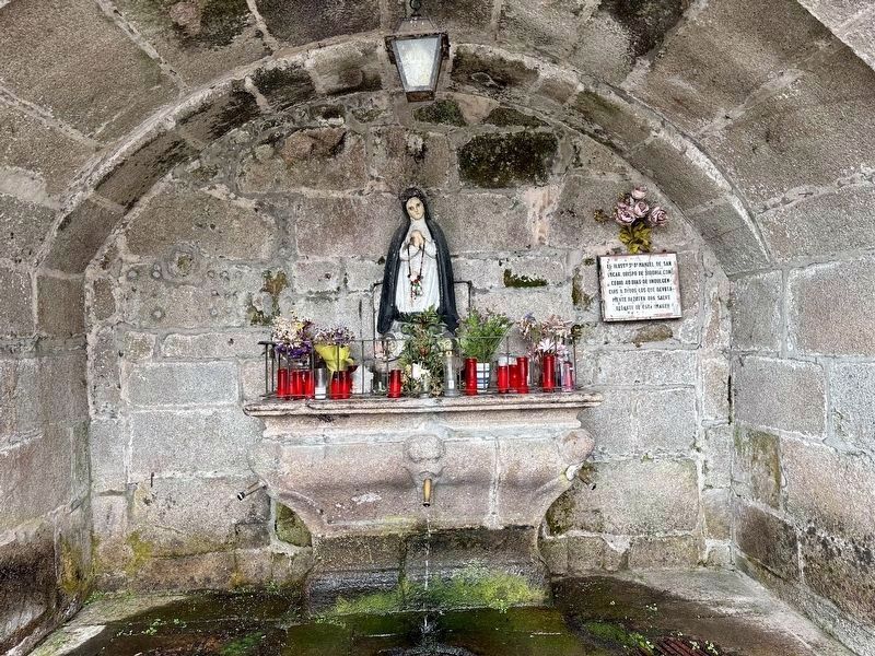 Fonte do Carme / Fuente de Carmen / Fountain of Carme - grotto interior image. Click for full size.