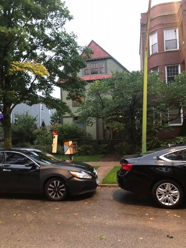 Carl Sandburg house and Chicago Tribute marker. Click for full size. Carl Sandburg house and Chicago Tribute marker image. Click for full size.