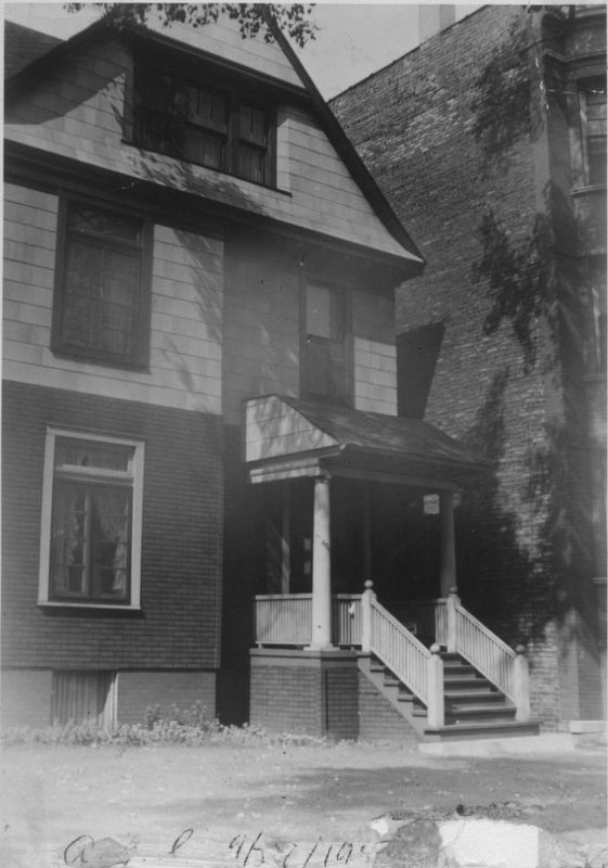 Carl Sandburg's Chicago home, historic photograph image. Click for full size.