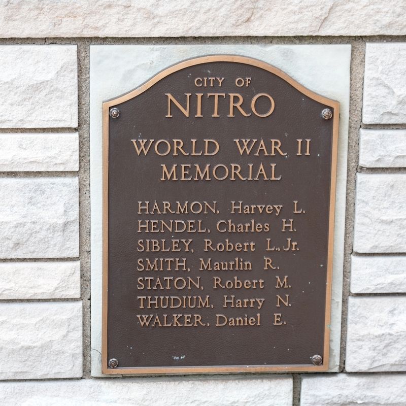 Nitro War Memorial image. Click for full size.