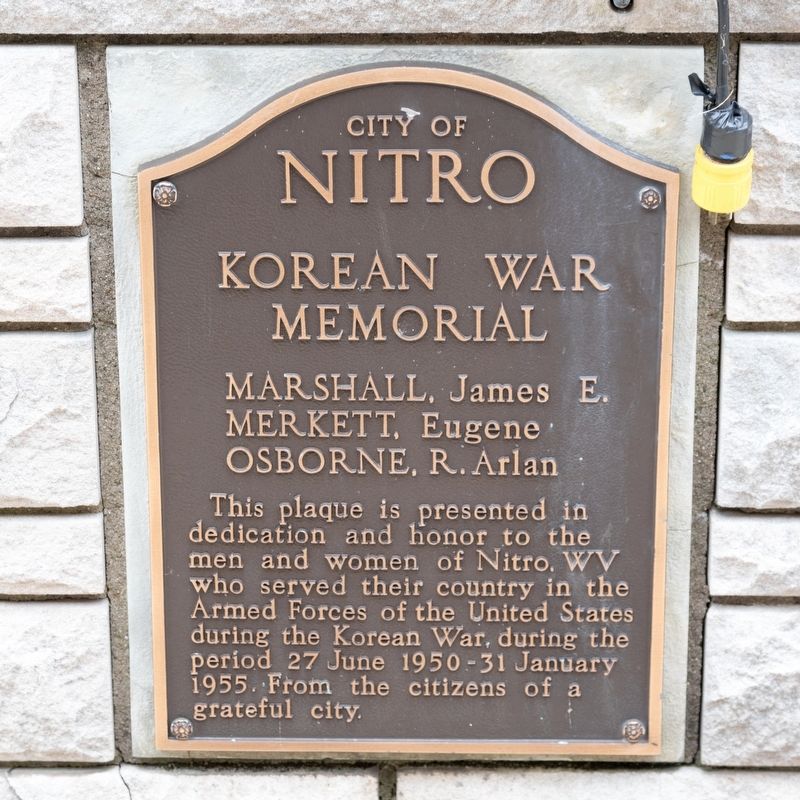 Nitro War Memorial image. Click for full size.