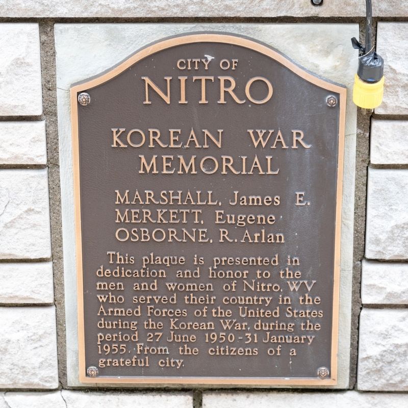 Nitro War Memorial image. Click for full size.