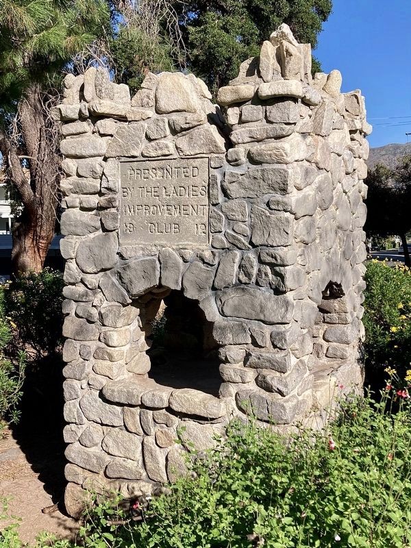 Historic Drinking Fountain image. Click for full size.
