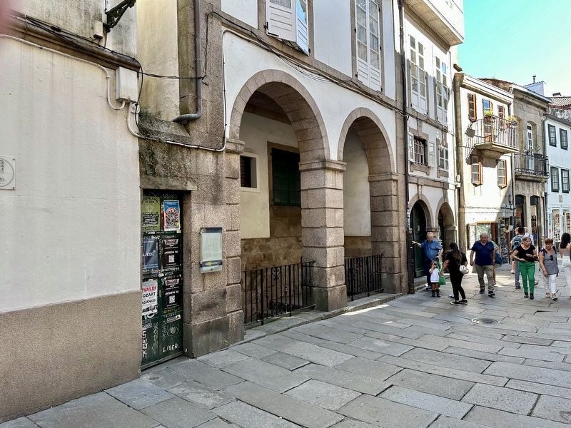 Fonte do Franco / Fountain of Francis Marker - wide view image. Click for full size.