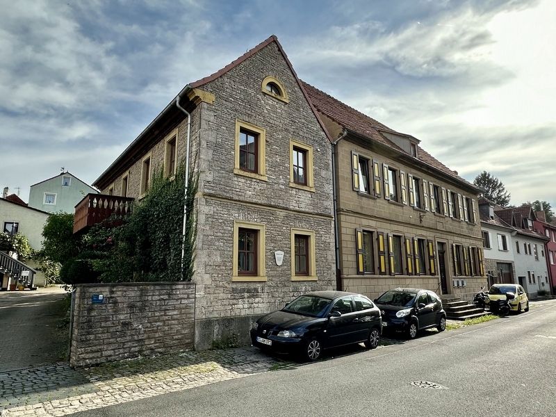 Alzheimer-Haus Marker - wide view image. Click for full size.