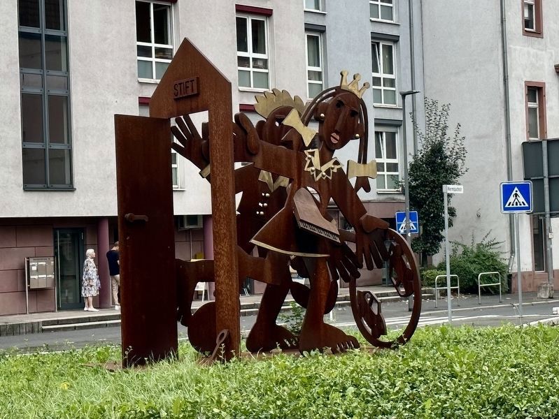 Spielende Prinzessin / Playing Princess sculpture. Click for full size. Spielende Prinzessin / Playing Princess sculpture image. Click for full size.