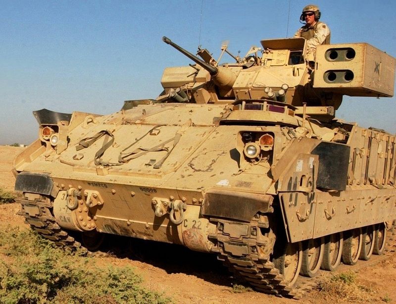 Bradley Fighting Vehicle in Iraq image. Click for full size.