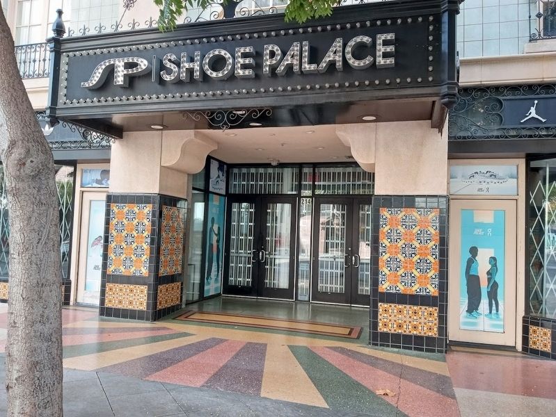 Shoe Palace image. Click for full size.