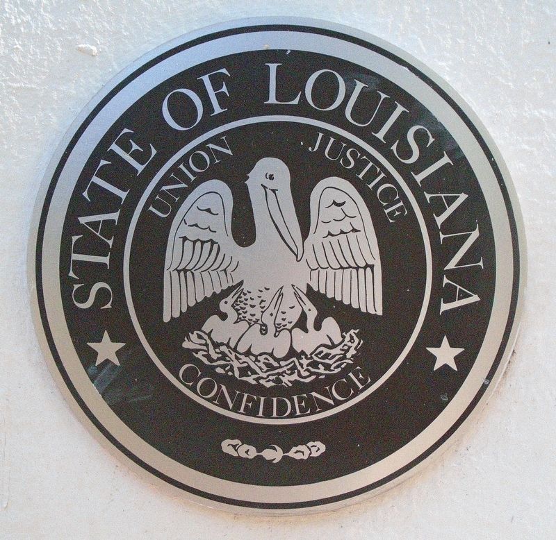 Louisiana State Seal on Memorial Obelisk image. Click for full size.