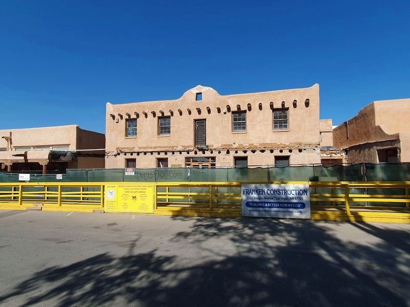 Old Taos County Courthouse and Marker. Click for full size. Old Taos County Courthouse and Marker image. Click for full size.