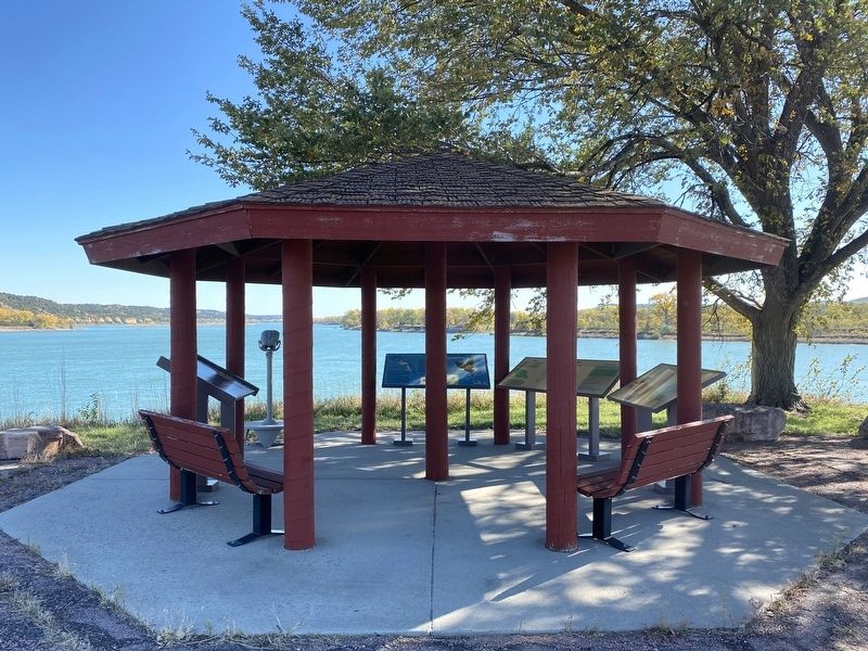 Missouri River Marker <i>(second from right)</i>. Click for full size. Missouri River Marker <i>(second from right)</i> image. Click for full size.