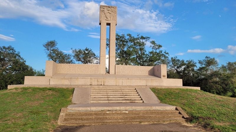 Closeup of the Fannin Memorial Monument image. Click for full size.