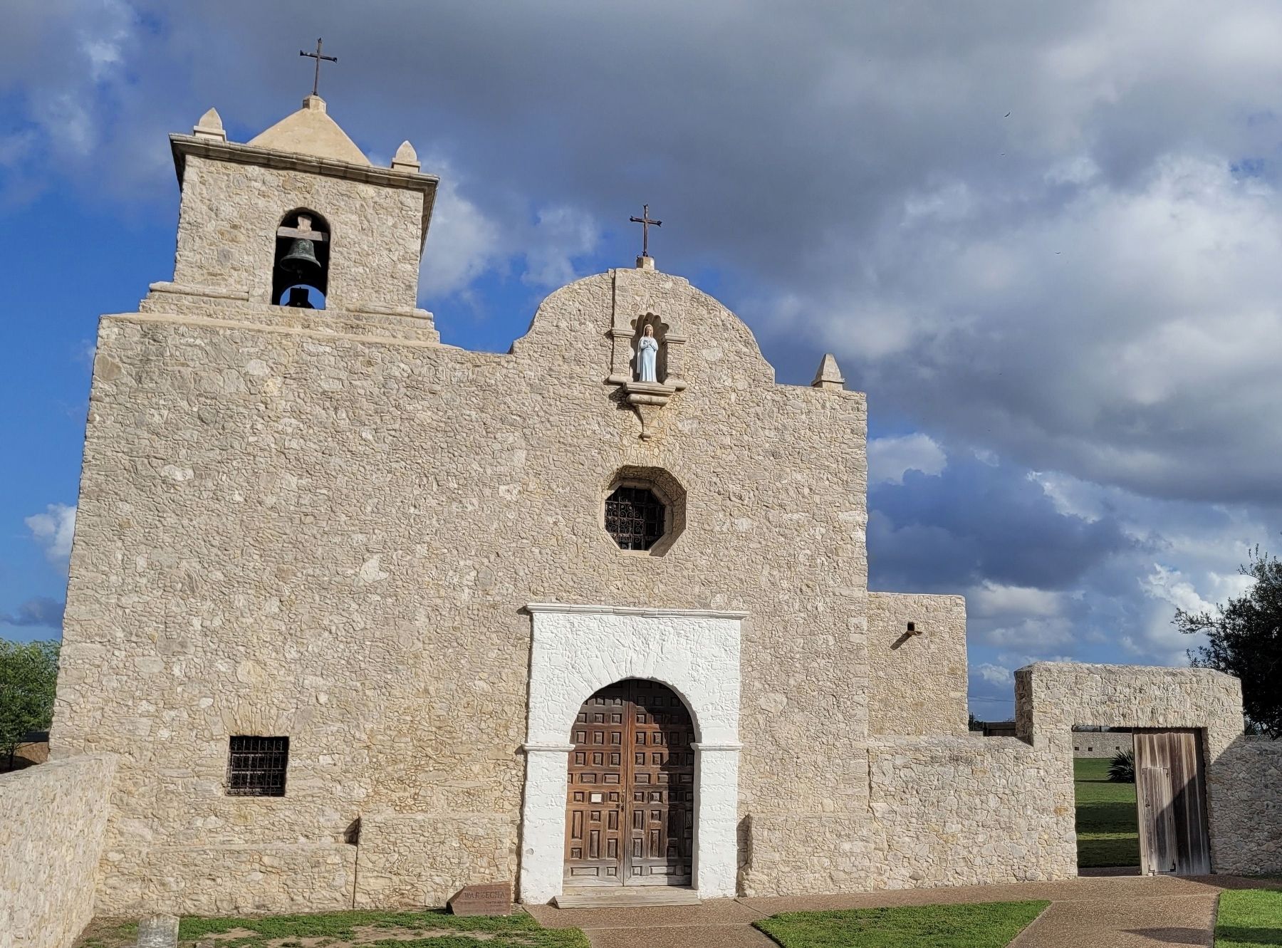 The chapel at the Presidio la Bah�a State Historic Site image. Click for full size.