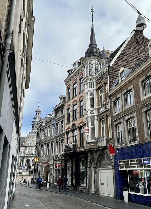 Eclectic Store-Residence and Marker image. Click for full size.