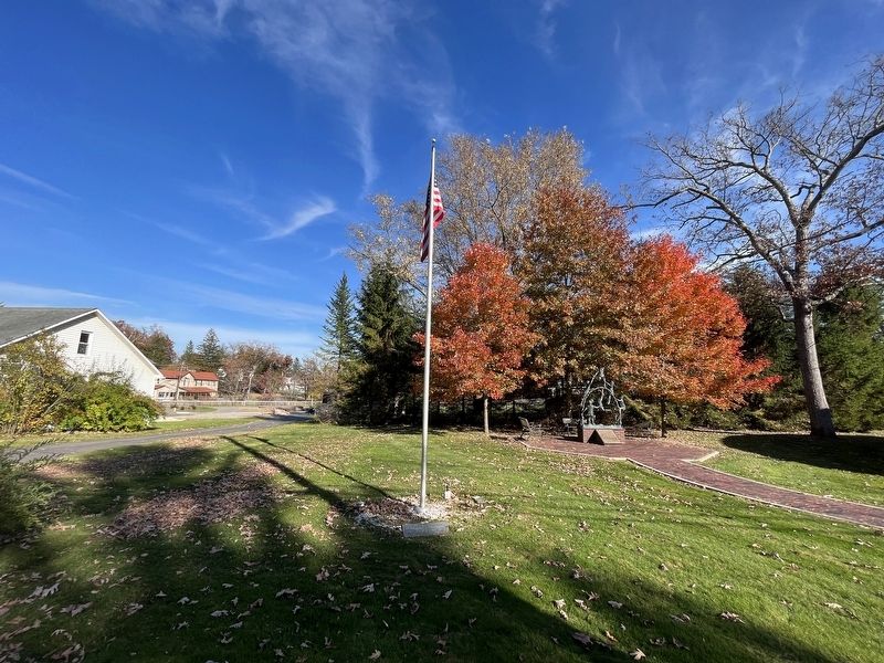 Flag Monument image. Click for full size.