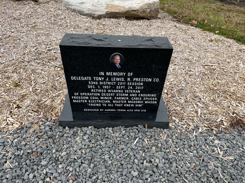 Nearby memorial display image. Click for full size.