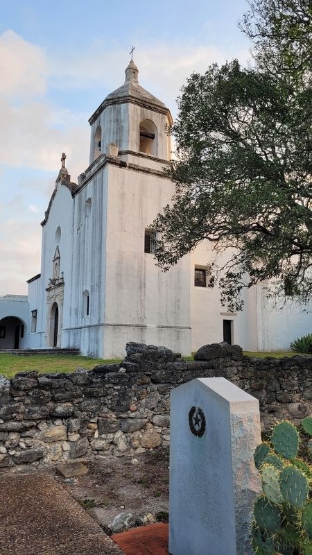 The view of the Mission Espritu Santo next to the State of Texas marker image. Click for full size.