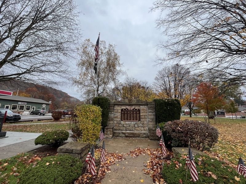 World Wars I & II Memorial image. Click for full size.