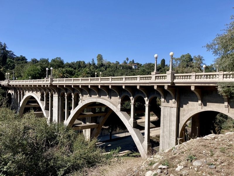 La Loma Bridge image. Click for full size.