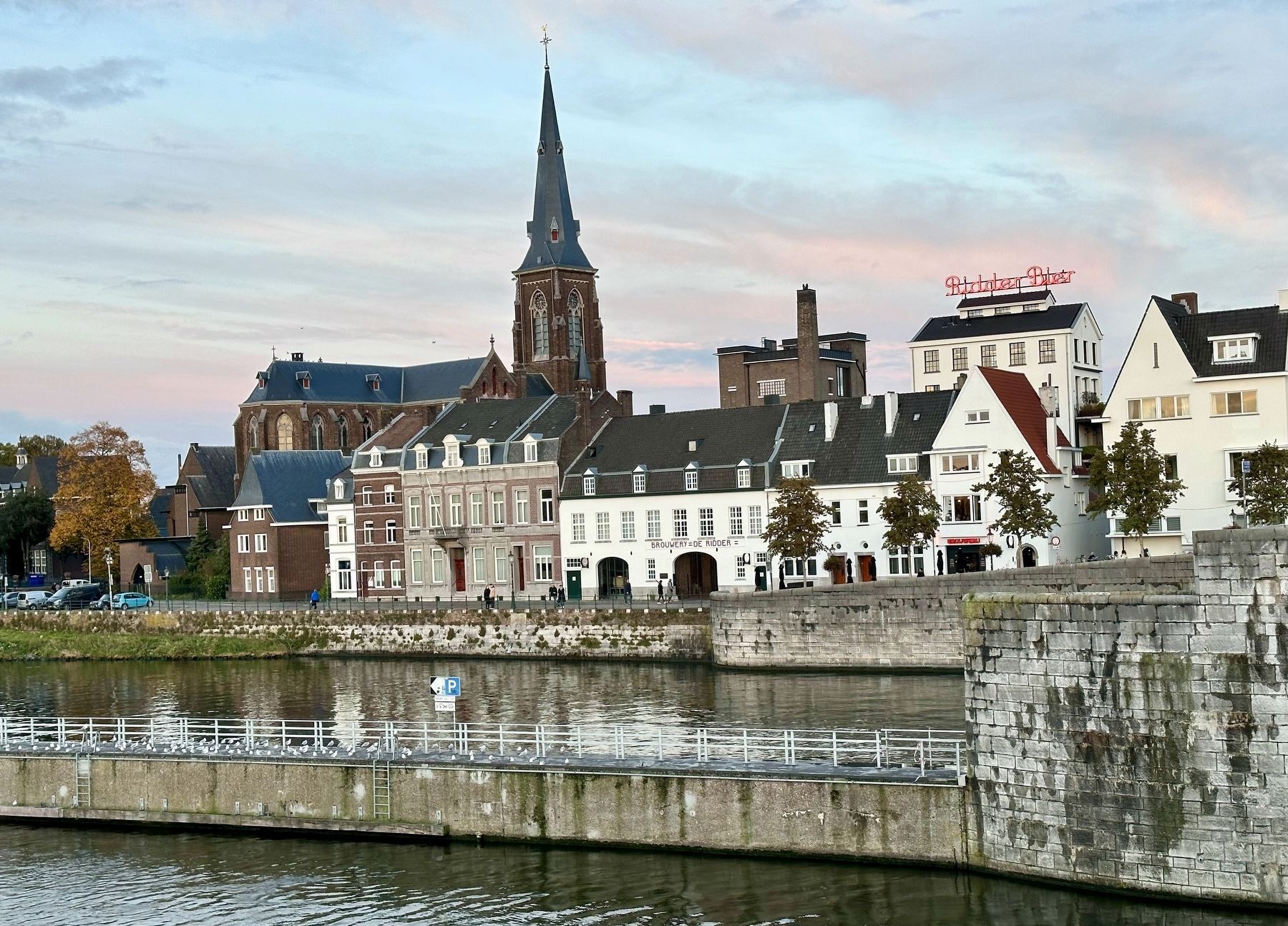 Bierbrouwerij De Ridder / De Ridder Brewery Marker - from the Sint Servaas Bridge image. Click for full size.