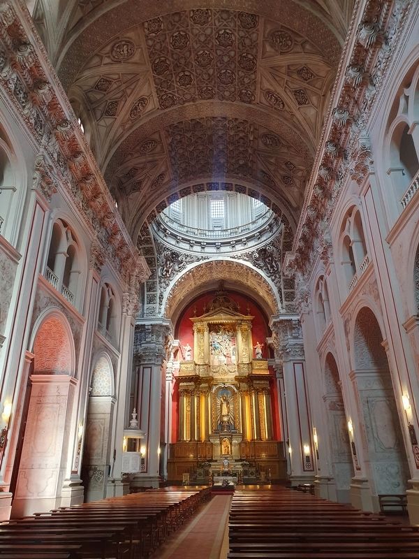 Church of Santiago el Mayor Interior image. Click for full size.