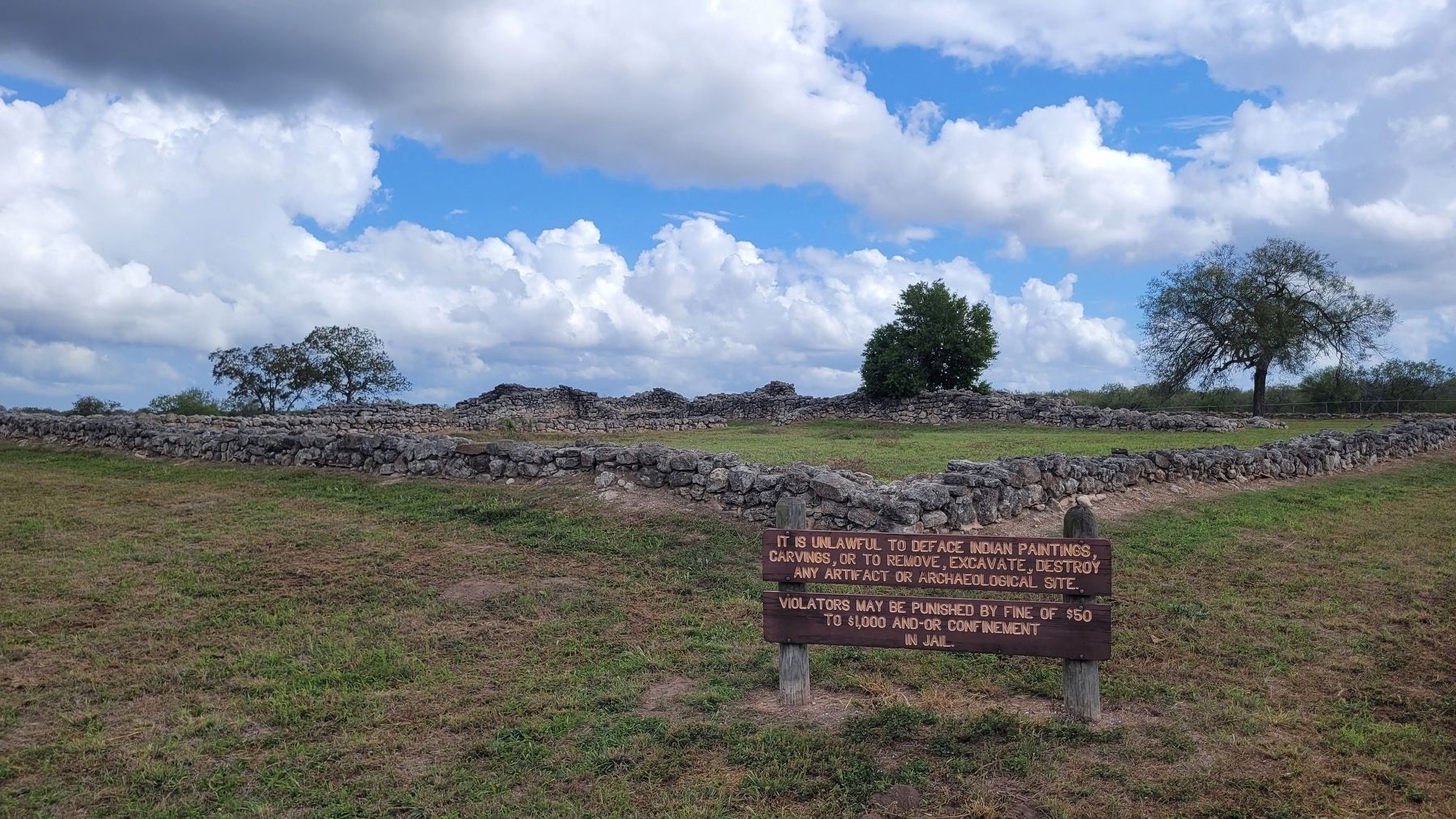 The view of the mission ruins through the fence from the pathway image. Click for full size.