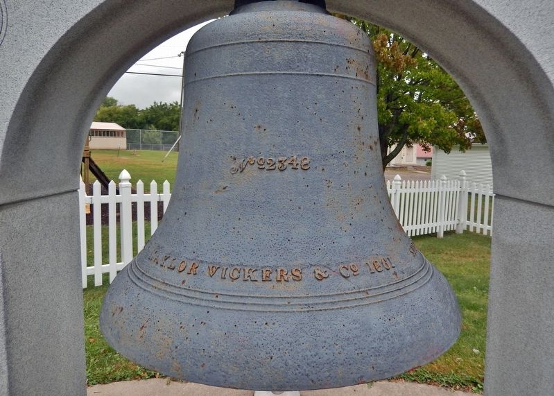 Warren Veterans Memorial Bell image. Click for full size.