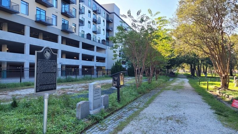 The view of the College Memorial Park Cemetery Marker at the entrance to the cemetery image. Click for full size.