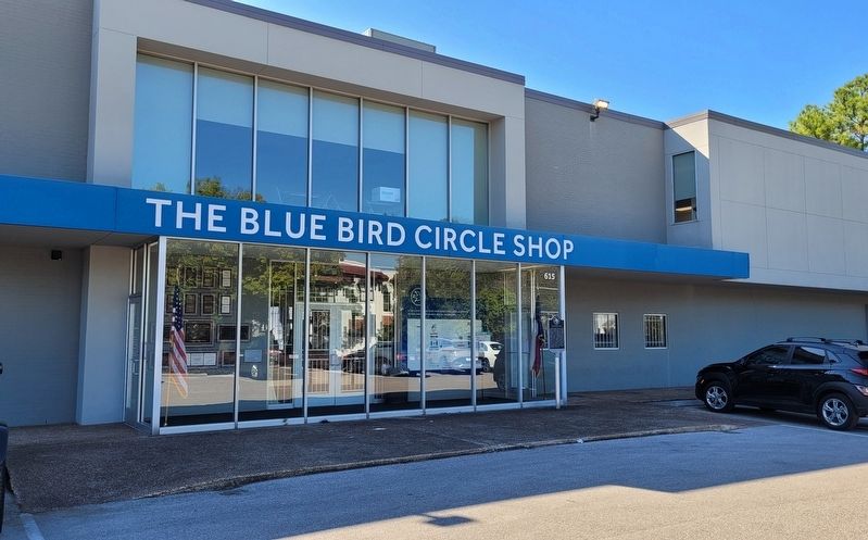 The Blue Bird Circle building and Marker image. Click for full size.