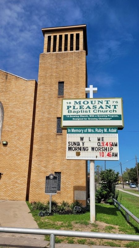 The front of Mount Pleasant Baptist Church and Marker image. Click for full size.