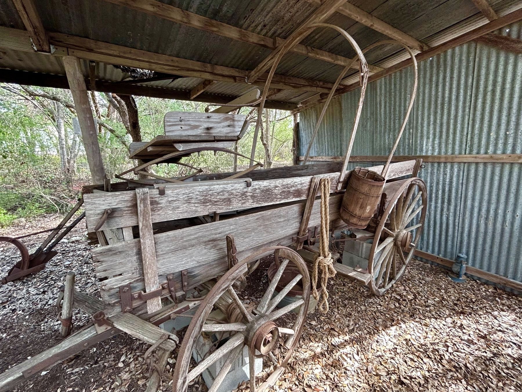Covered wagon from the 1800s. image. Click for full size.