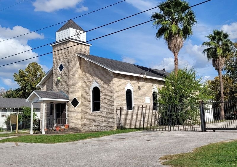 The view of the Asbury Memorial United Methodist Church from the street image. Click for full size.