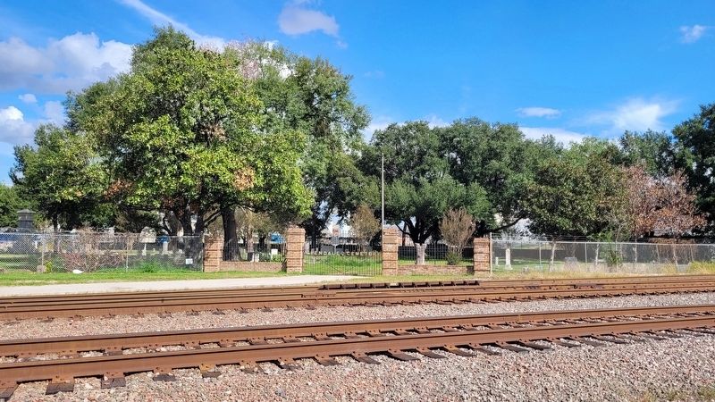 The view of the Glendale Cemetery from across the railroad tracks image. Click for full size.