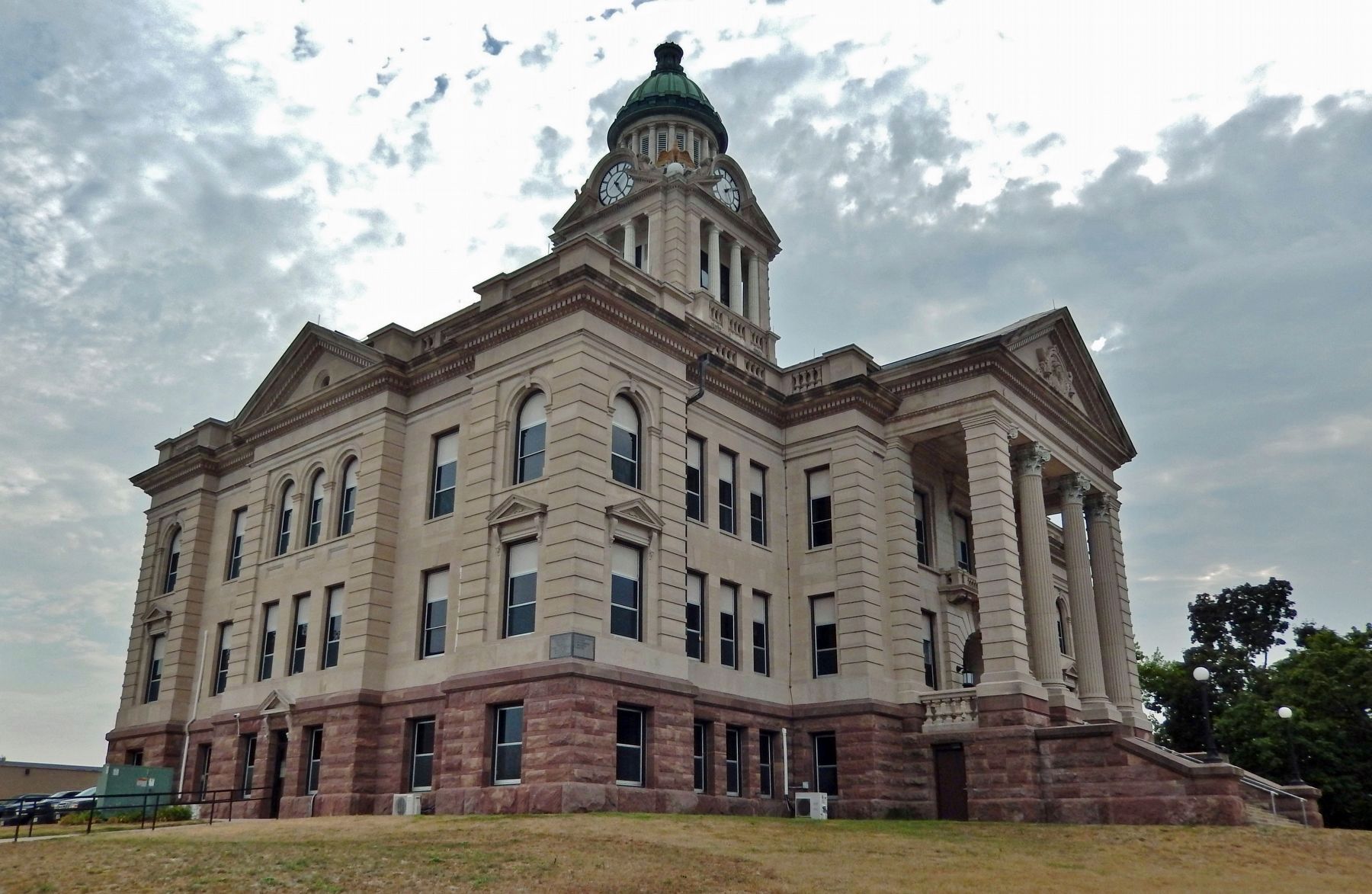 Winneshiek County Courthouse (<i>northeast elevation</i>) image. Click for full size.