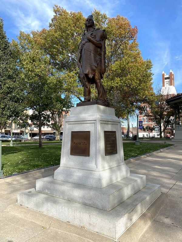 Chief Mahaska Statue image. Click for full size.