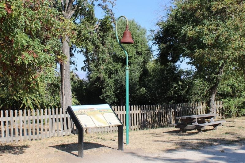 El Camino Real Marker and Bell image. Click for full size.