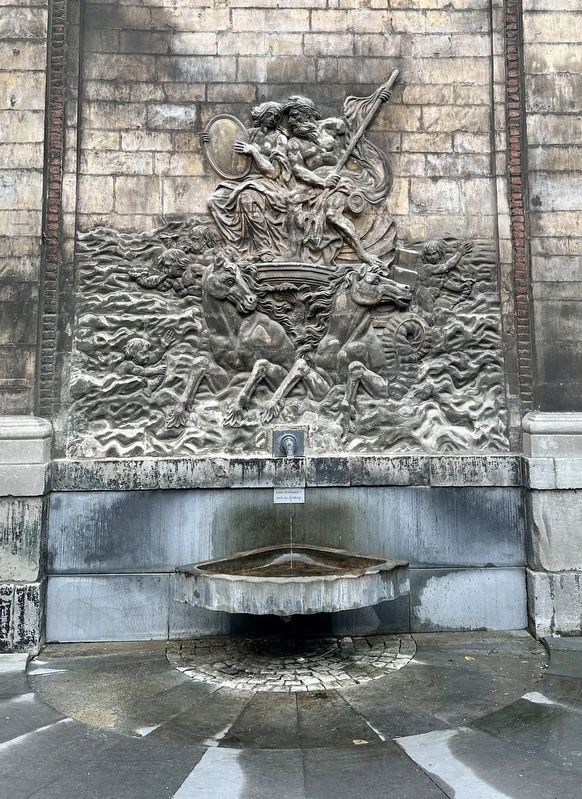 Hof van Tilly courtyard - relief and fountain image. Click for full size.