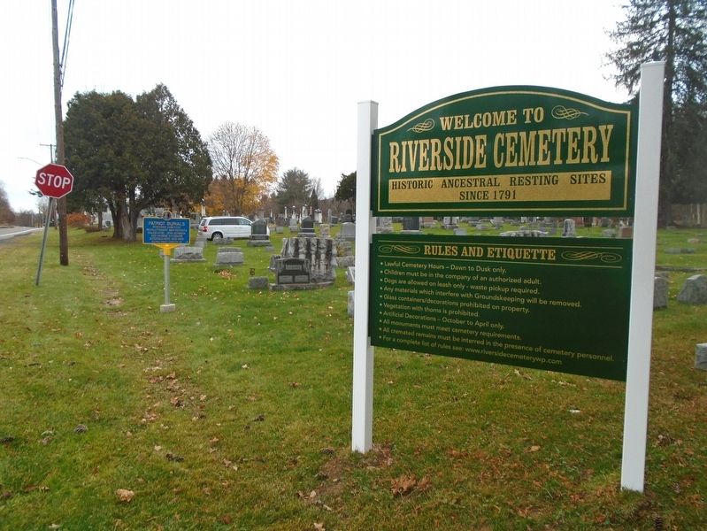 Riverside Cemetery and Patriot Burials Marker image. Click for full size.