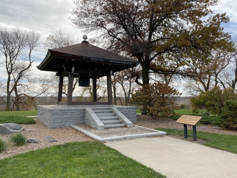 Japanese Bell of Peace and Friendship & Marker image. Click for full size.
