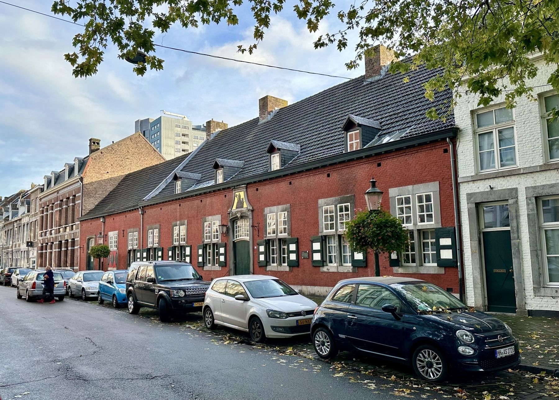 Sint Gillishospitaal / Saint Gillis Hospital Marker - wide view image. Click for full size.