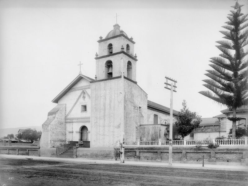 Mission San Buenaventura - 1904 image. Click for full size.