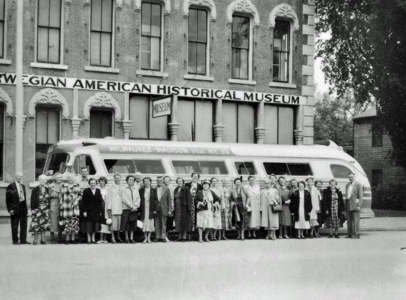 Marker detail: This group toured the museum in the 1950s. image. Click for full size.
