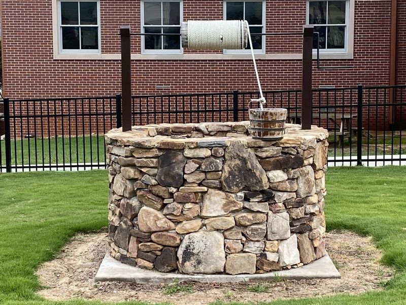 Courthouse Well image. Click for full size.