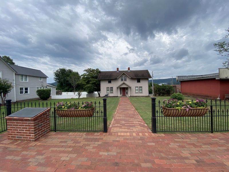 Colonel Montgomery Gilbreath House Marker image. Click for full size.