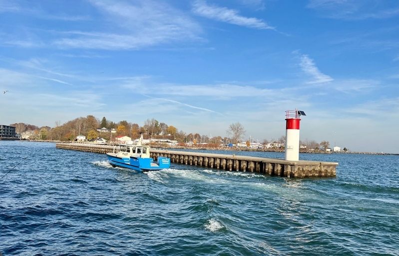 Entrance to Port Dover Harbour image. Click for full size.