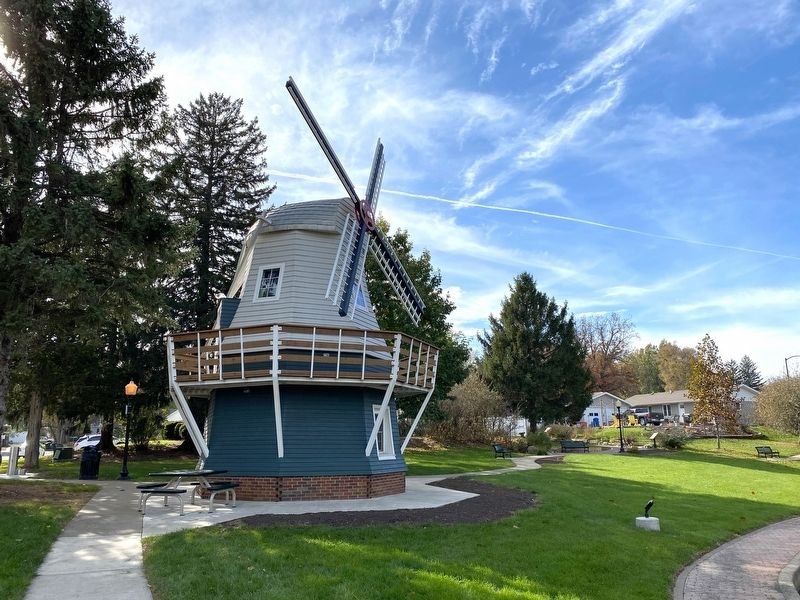 Windmill in Sunken Garden Park image. Click for full size.