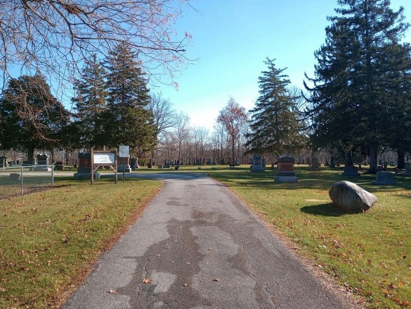 Buckland Cemetery entrance and marker image. Click for full size.