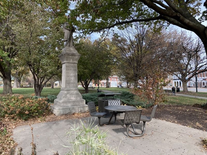 Pella Civil War Monument image. Click for full size.